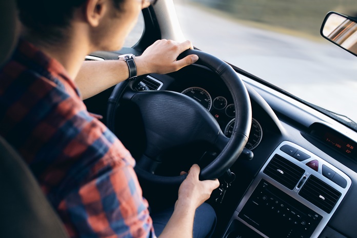 Draudikai atkreipia dėmesį: ką reikia žinoti mokant vairuoti šeimos narį?