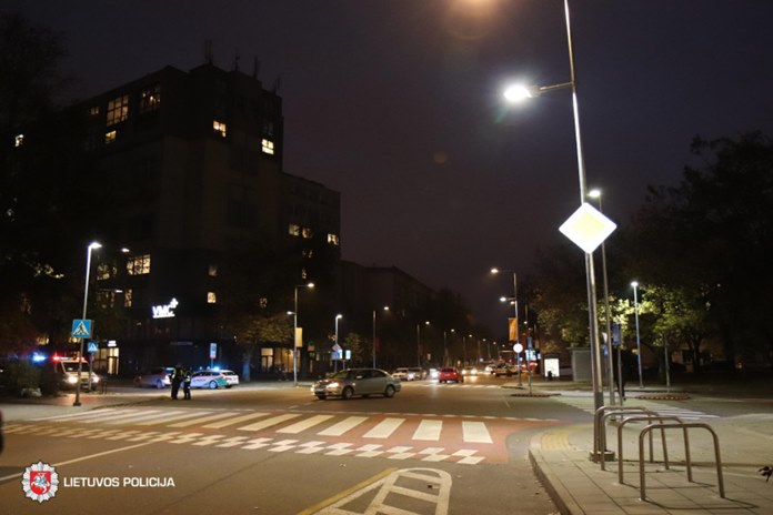 Spalio 26-oji – nukentėjo viešojo transporto keleivės, dviračiu per pėsčiųjų perėją važiavęs neblaivus vyras