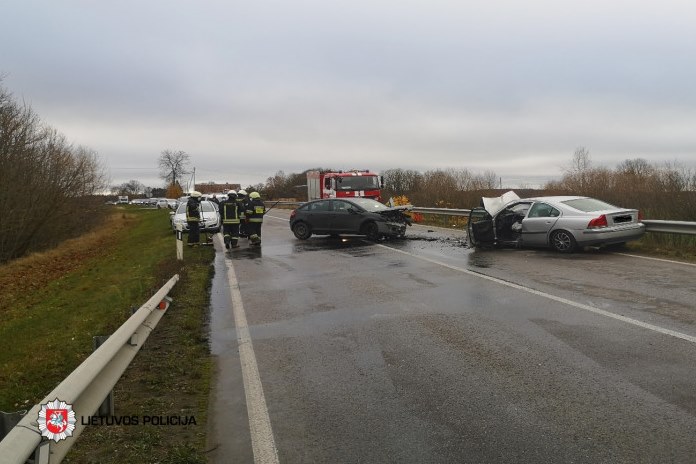 Savaitgalį eismo įvykiuose žmonių aukų neišvengta