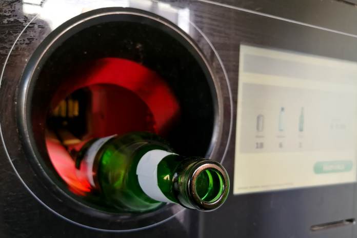 Lietuviai nori per taromatus rinkli stiklinius vyno ar stipriųjų gėrimų butelius