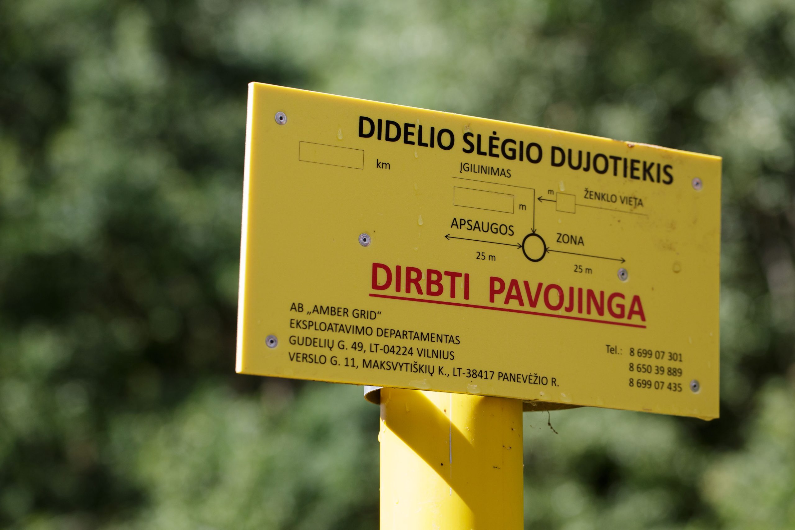 „Amber Grid“ įspėja: ką turi žinoti vairuotojai pastebėję dujotiekio trasos ženklus